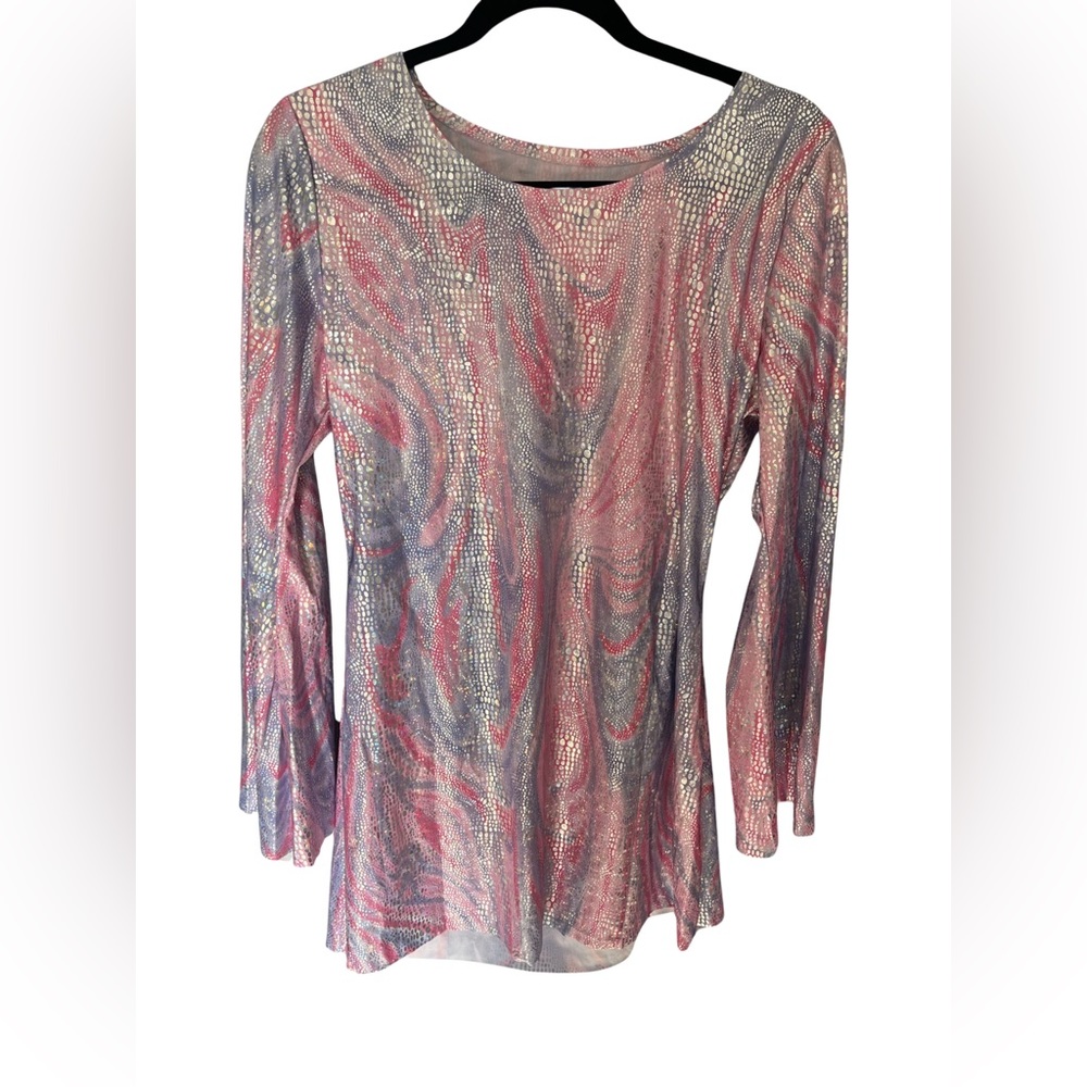 Pink wavy shirt